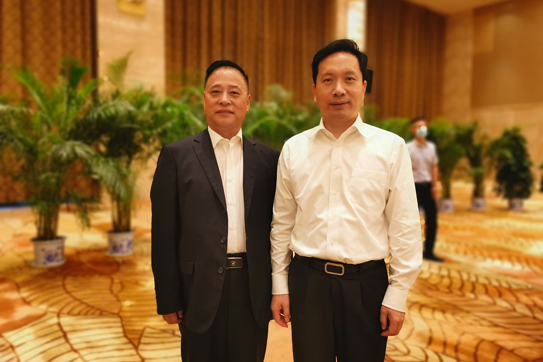 1620869832.jpg 2021.05.10陕西省委副书记、省长赵一德在第十一届全球秦商大会代表座谈上与谢晓林董事长亲切交流.jpg